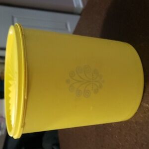 VTG Tupperware Yellow container